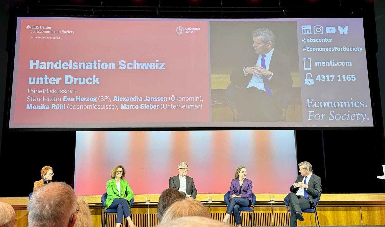 UBS Center Podium - Die Schweiz im Spannungsfeld der Grossmächte